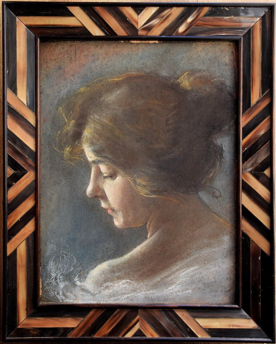 Ecole belge, vers 1900. Portrait de femme de profil.