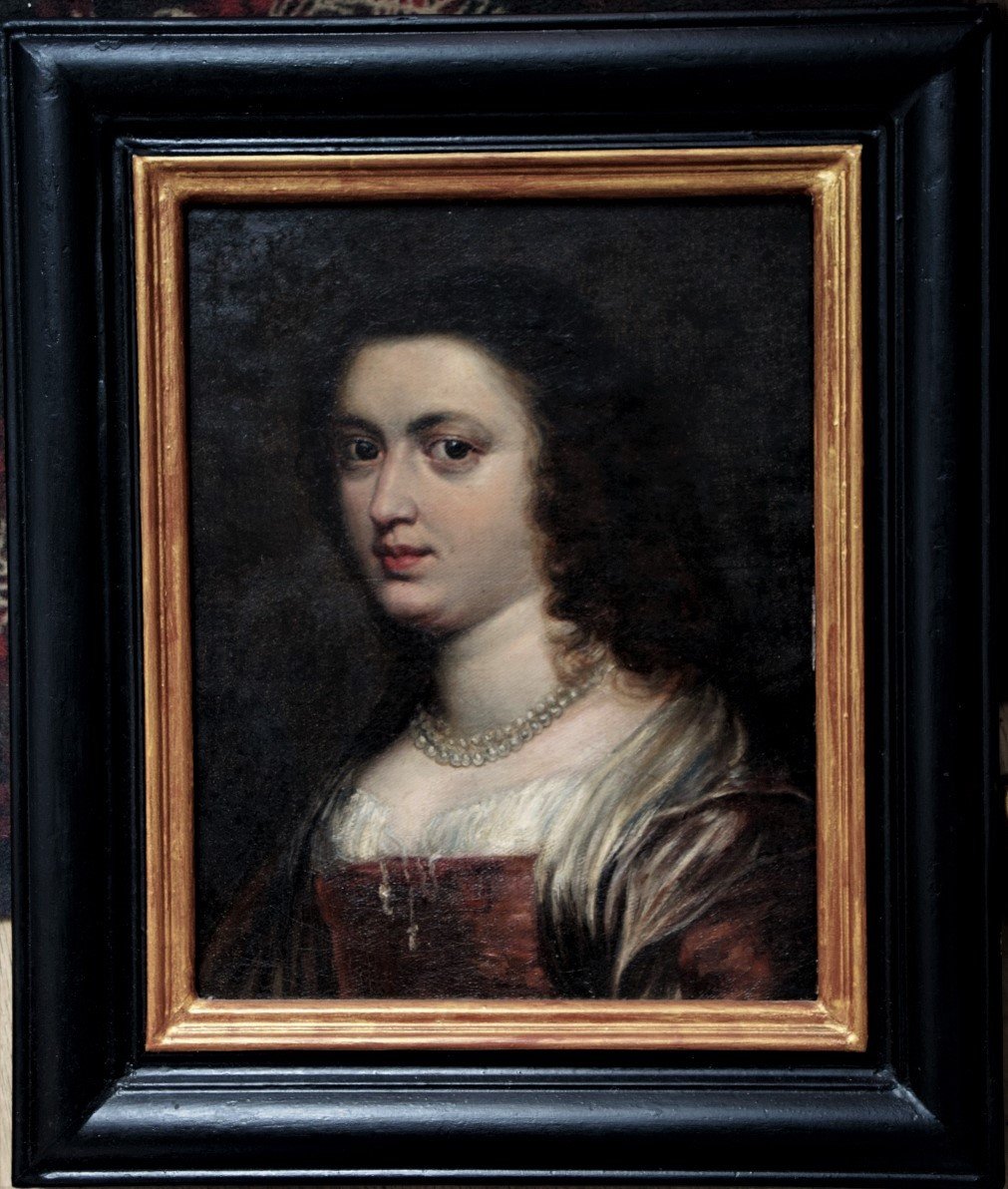 Ecole du XIXè. Portrait de femme au collier de perles.-photo-2
