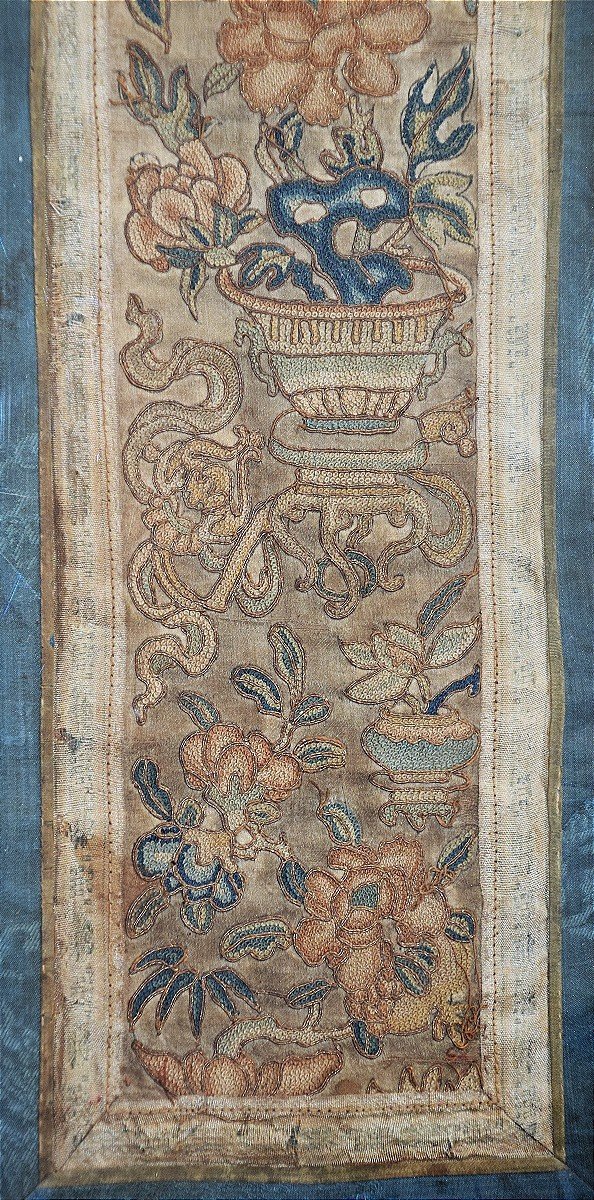 Broderie chinoise sur soie, avec des fils d'or, XVIIIè.-photo-2