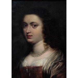 Ecole du XIXè. Portrait de femme au collier de perles.