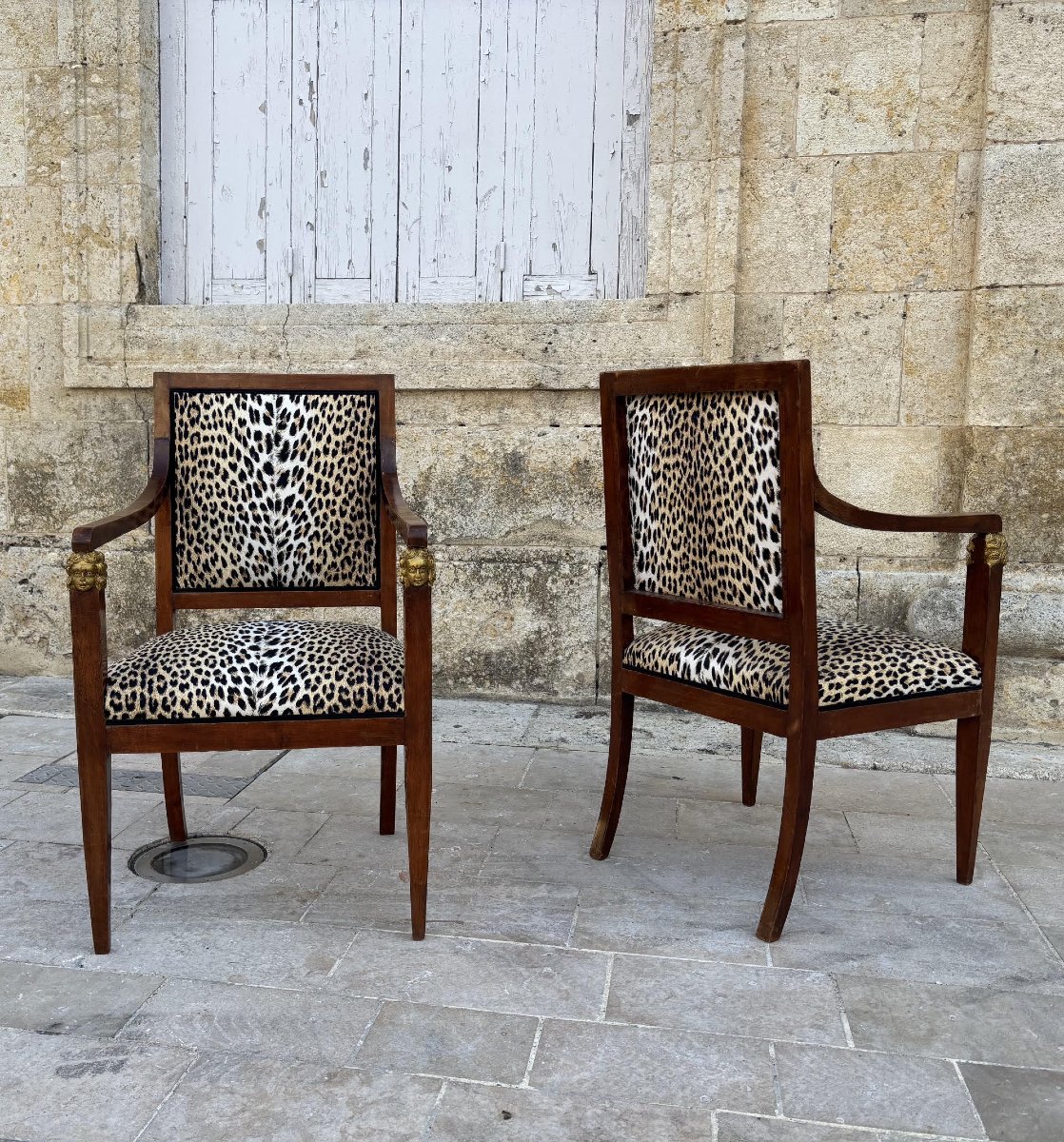 Paire de fauteuils  néoclassiques  Italie du Nord début XIXe siècle.