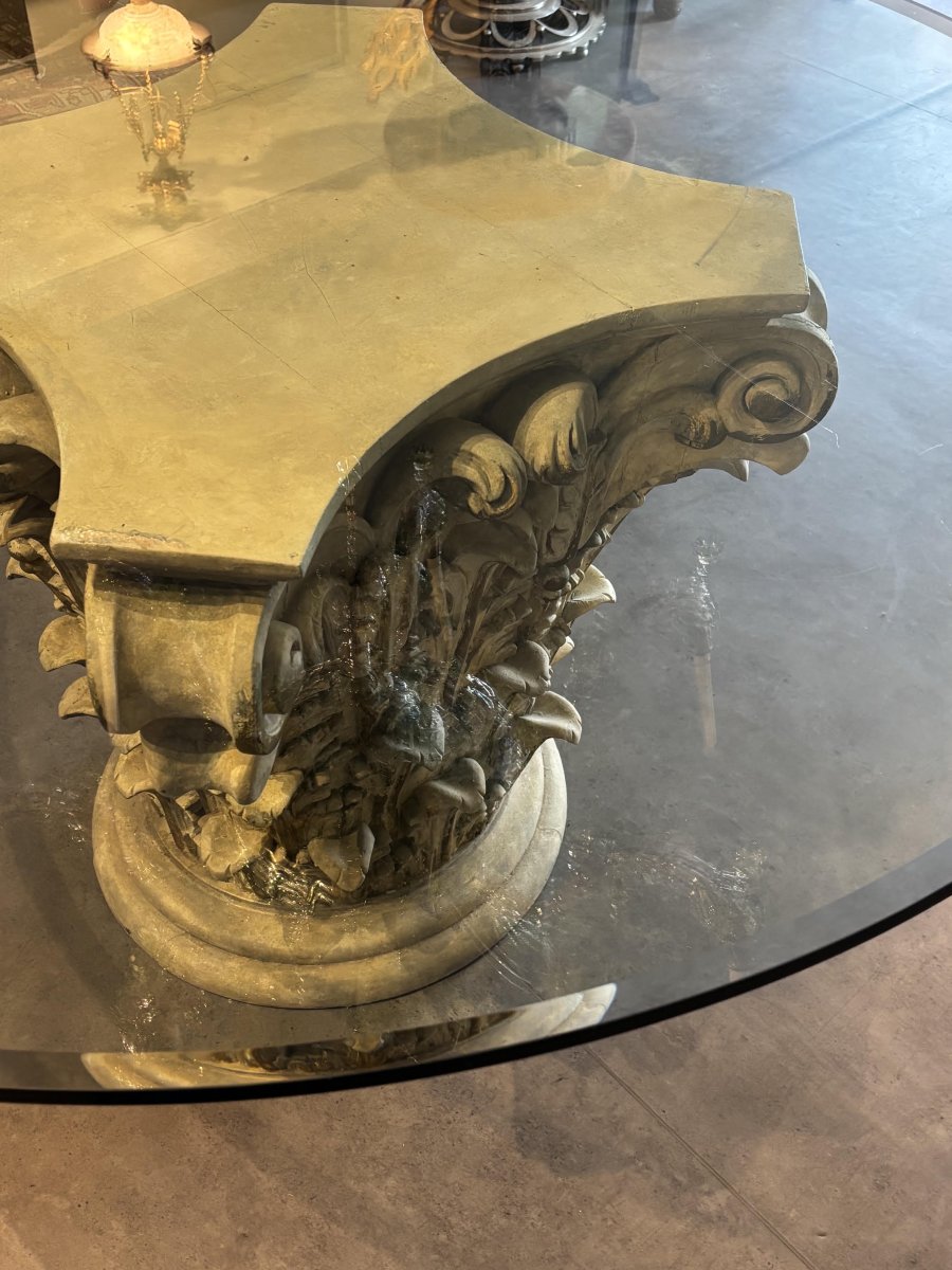 Corinthian-style Center Table With A Glass Top -photo-2