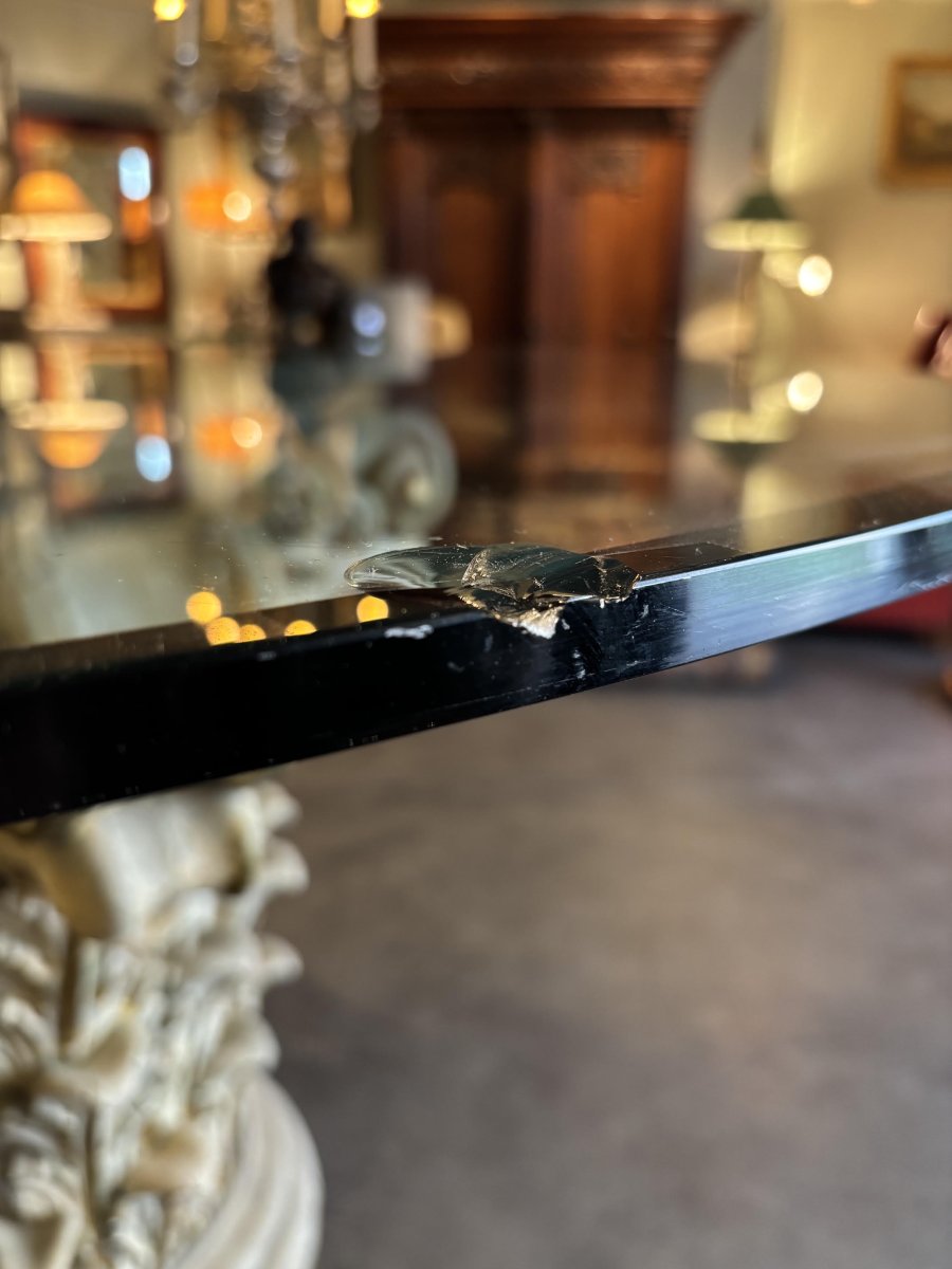 Corinthian-style Center Table With A Glass Top -photo-5