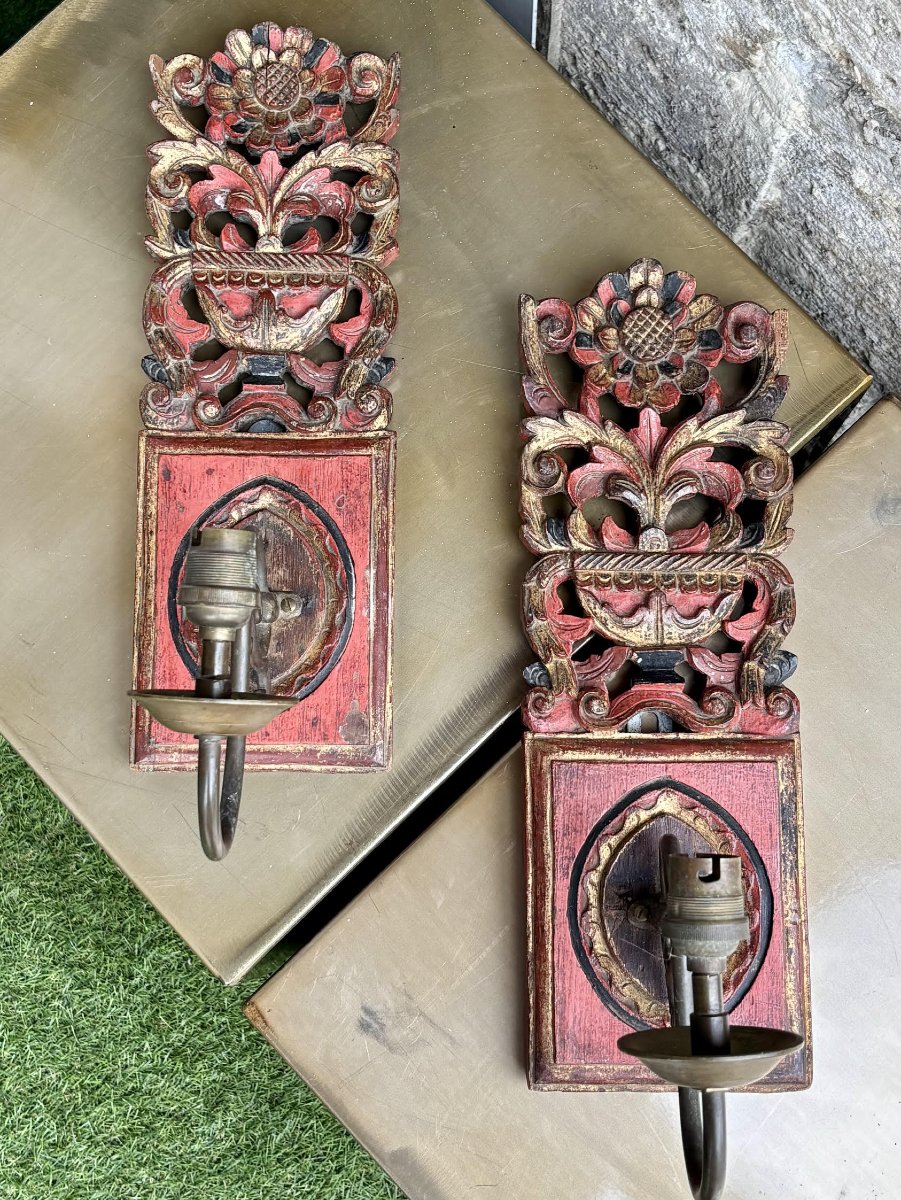 Paire d'appliques en bois sculpté peint et doré-photo-2