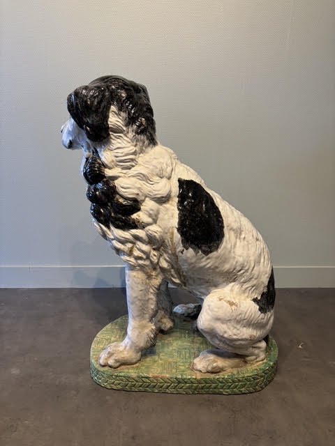 Large Glazed Earthenware Sculpture Of A Springer Spaniel, An English Piece From The Late 19th Century-photo-1