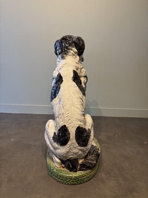Large Glazed Earthenware Sculpture Of A Springer Spaniel, An English Piece From The Late 19th Century-photo-2