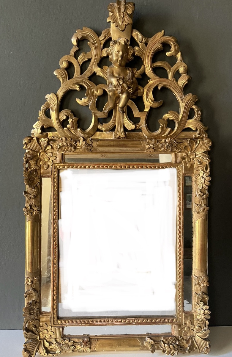Miroir à parclose  et fronton en bois doré 91 cms