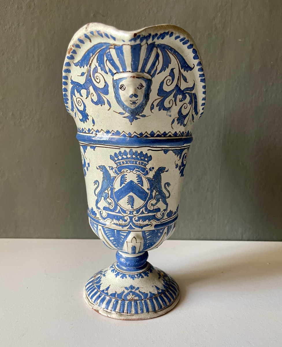 Hanap forme casque faïence de Lille armorié 18eme-photo-2