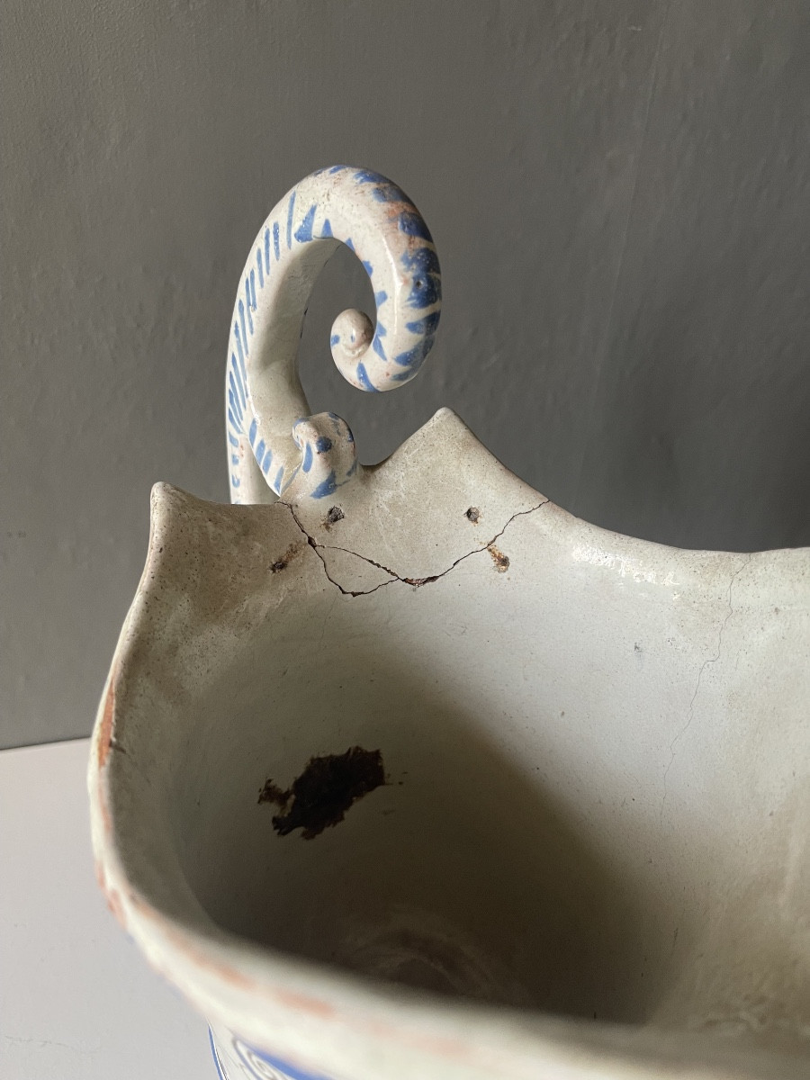 Hanap forme casque faïence de Lille armorié 18eme-photo-3