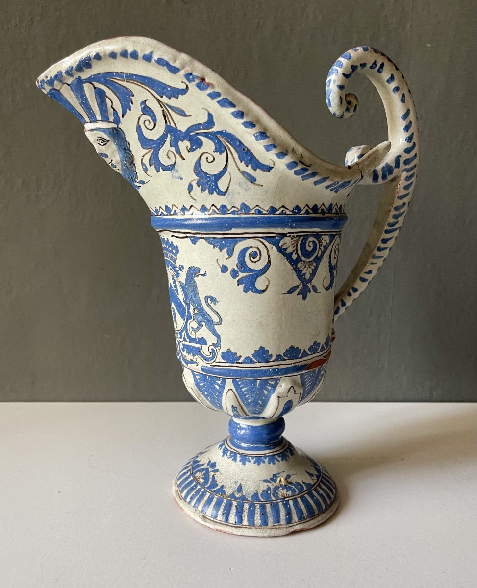 Hanap forme casque faïence de Lille armorié 18eme