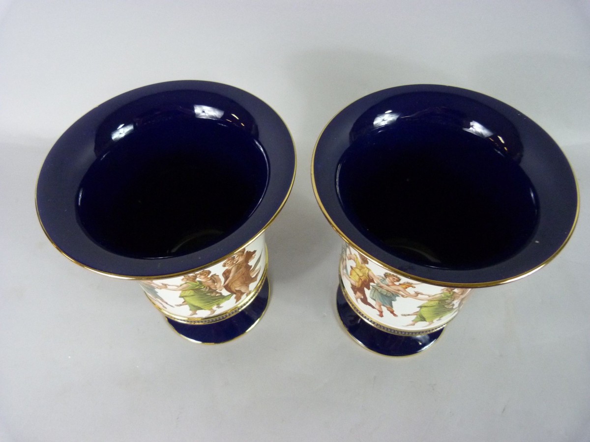 Paire de vases neoclassiques à fond bleu de sevres.-photo-4