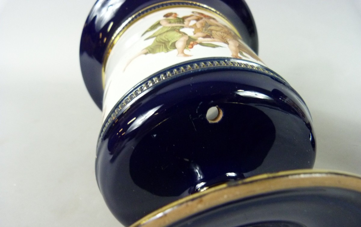 Paire de vases neoclassiques à fond bleu de sevres.-photo-2