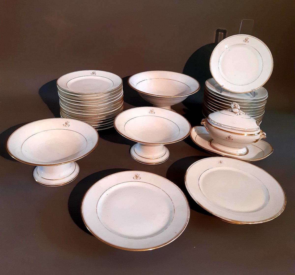 800's Porcelain Dinner Service
