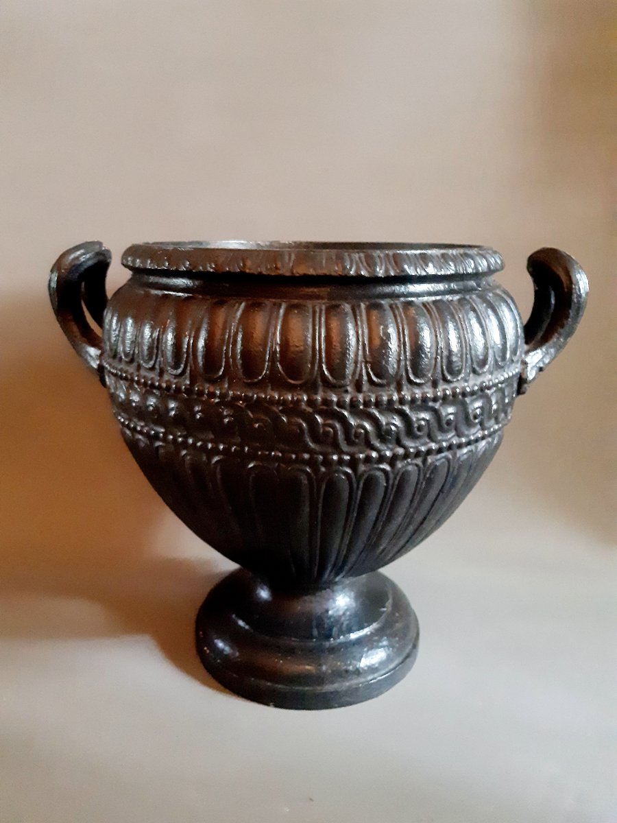 Vase d'ornement en fonte 19eme