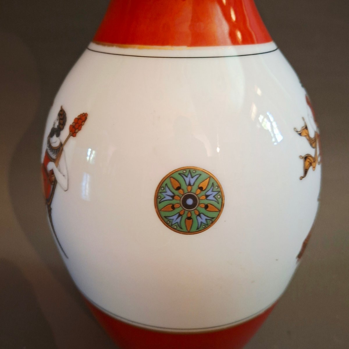 Neoclassical Porcelain Vase-photo-2