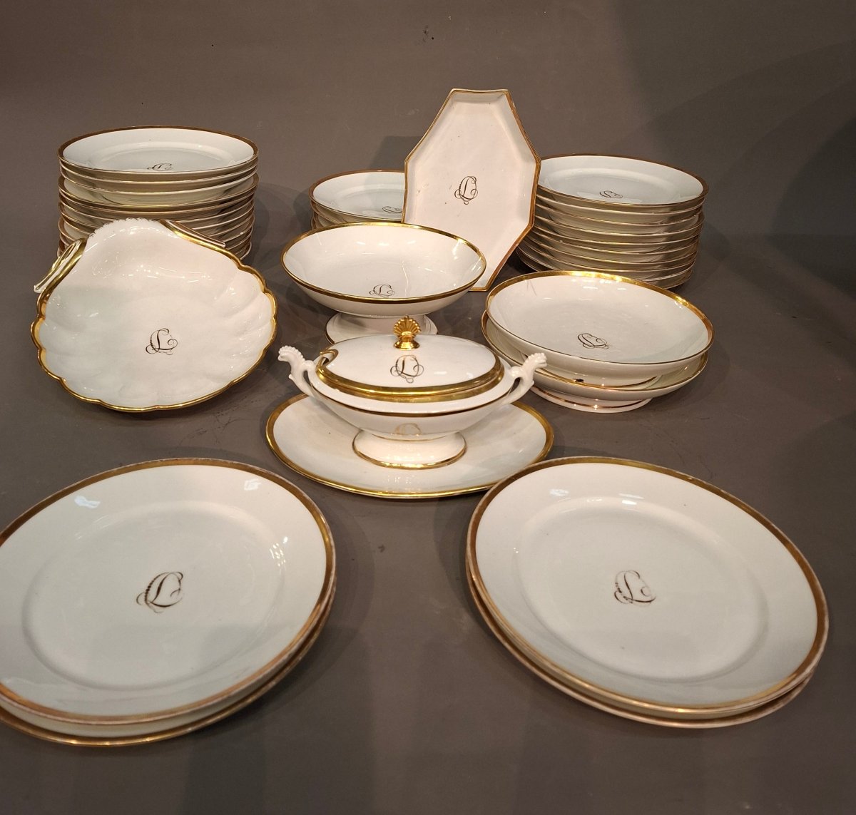 Service porcelaine blanc et or epoque Empire