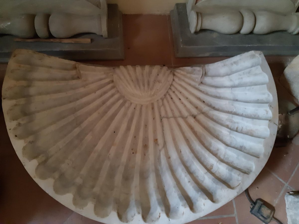Large Fountain Basin In White Carrara Marble 18th Time