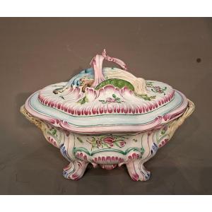 Riche soupière en faience de Luneville