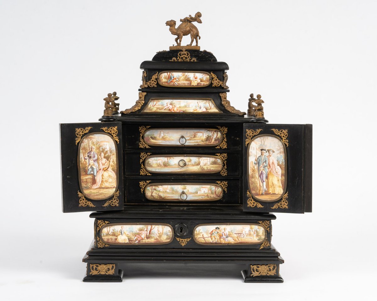 Cabinet en émail de Vienne