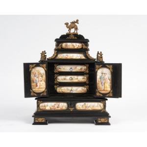 Cabinet en émail de Vienne