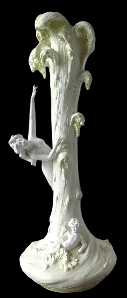 Vase art nouveau en porcelaine de Volkstedt 