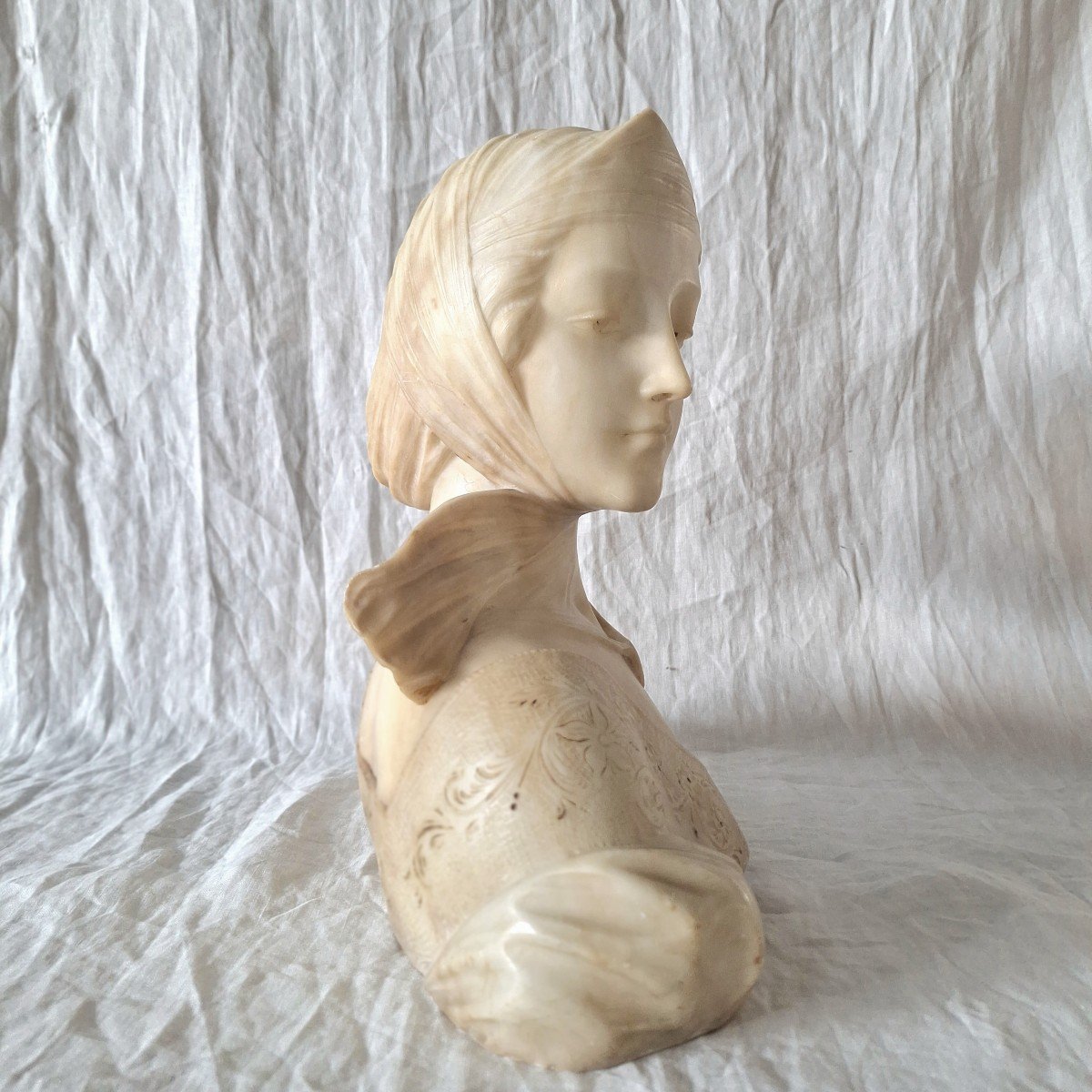 Buste De Jeune Femme Voilée-photo-2