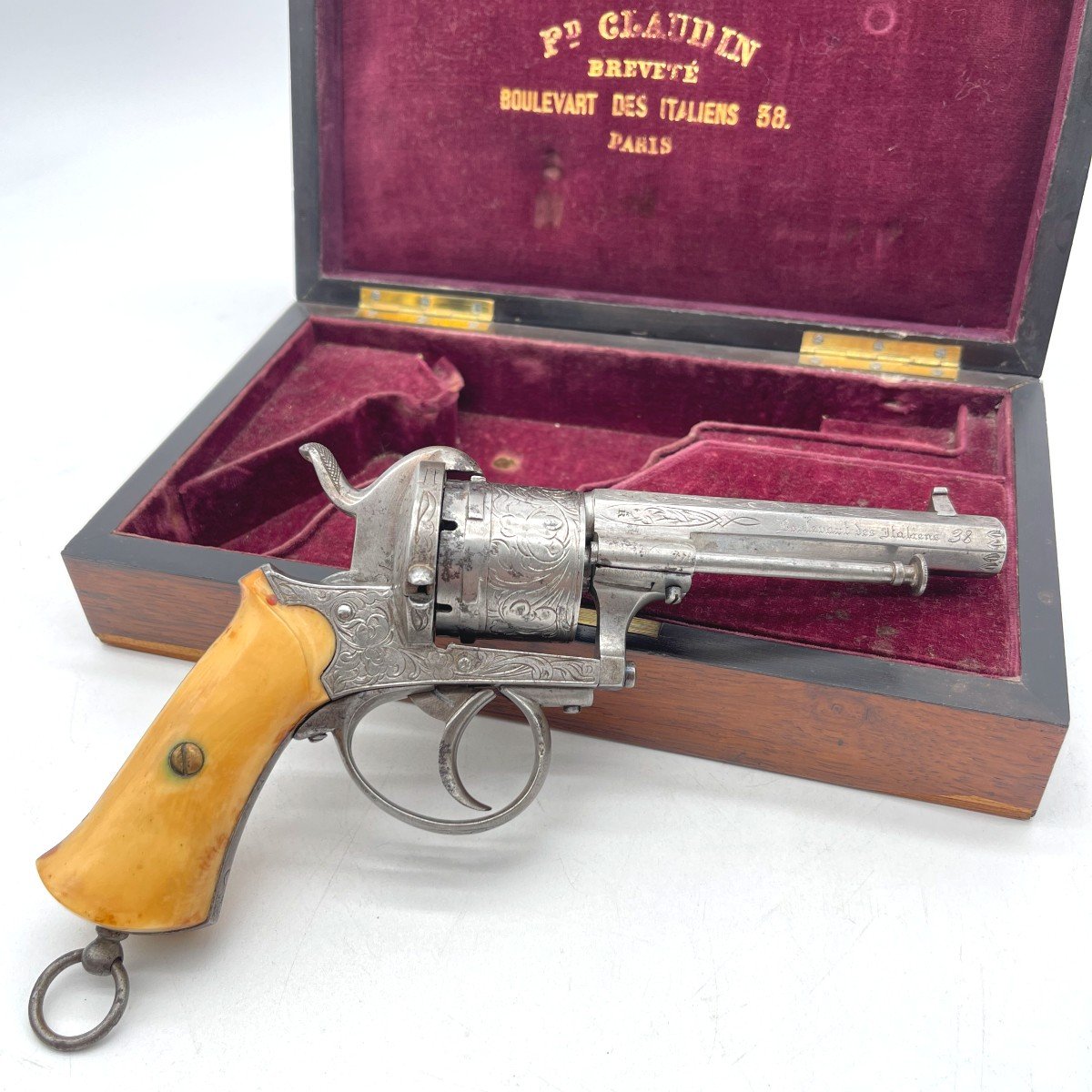 Pistolet Offert Par Anatole De La Forge