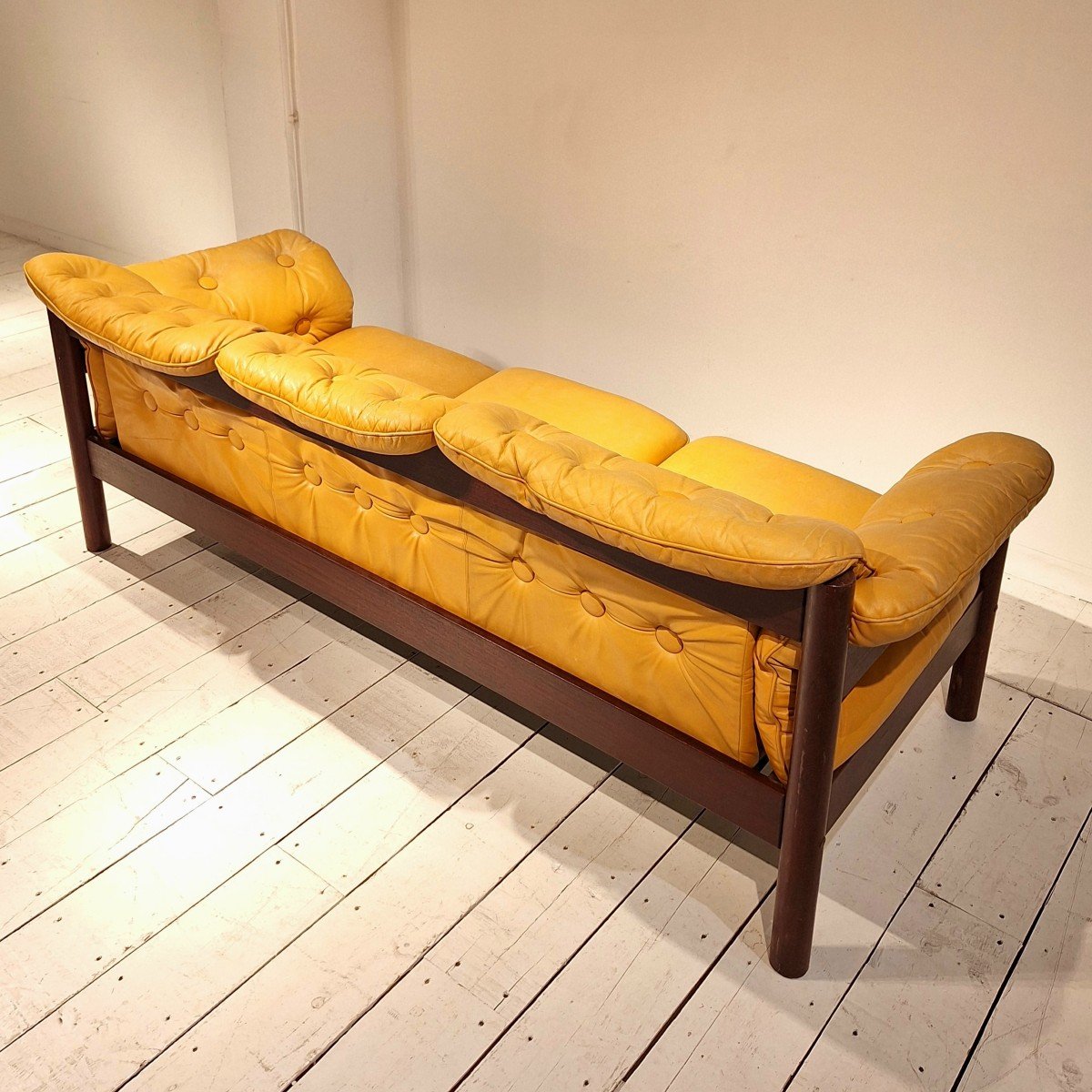 Scandinavian Design Sofa From The 1960s Ocher Leather And Wood-photo-2