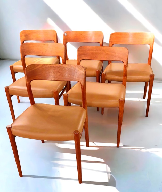 Set Of 6 70' Solid Teak And Camel Leather Chairs By Niels Moller Mod. 75 Fully Restored