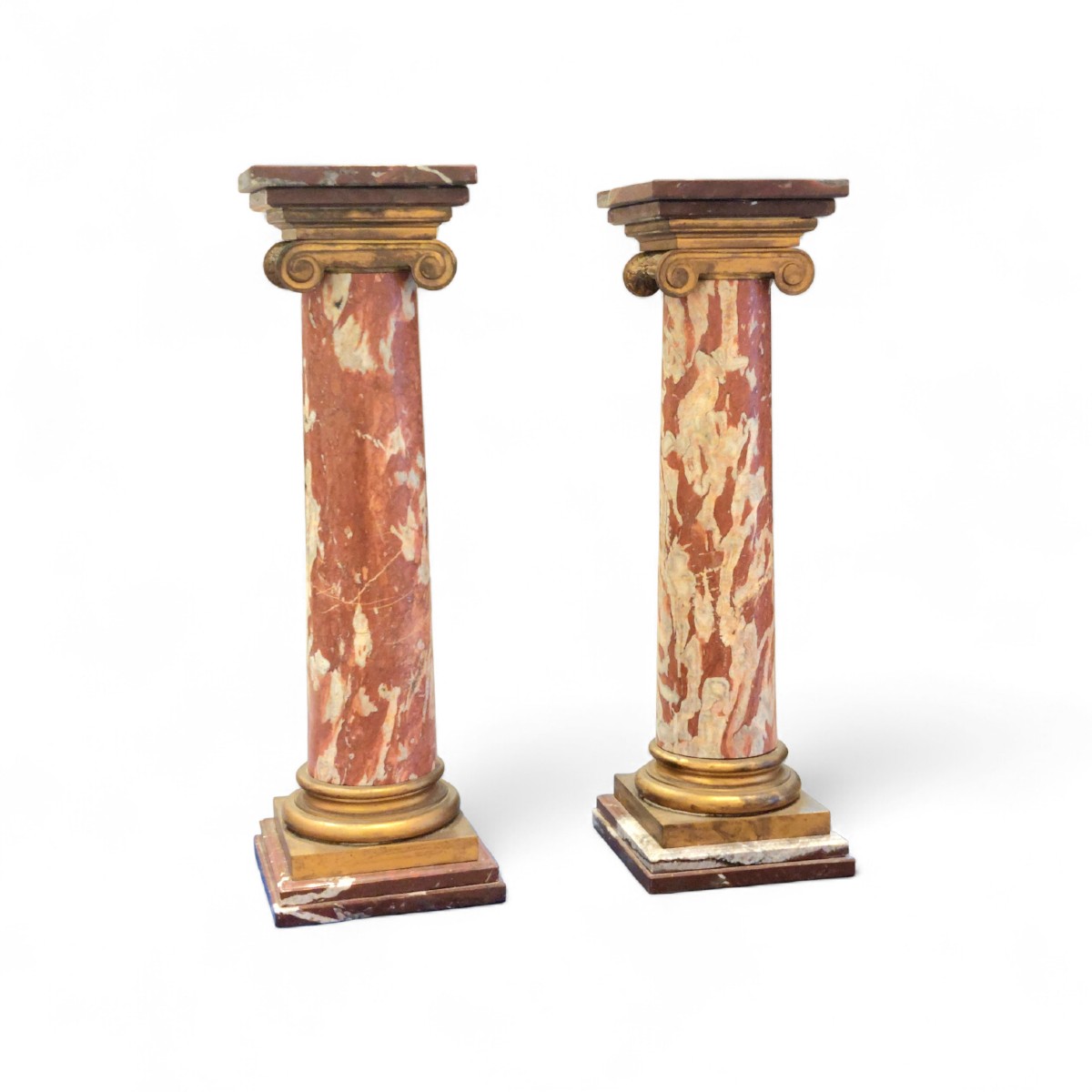 Paire de colonnes marbre veiné rouge, socle et chapiteaux en bronze doré Ca 1900