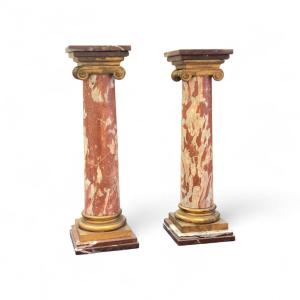 Paire de colonnes marbre veiné rouge, socle et chapiteaux en bronze doré Ca 1900