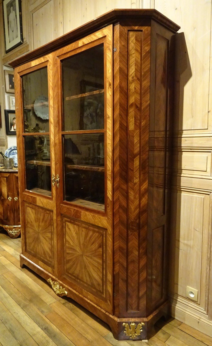 Bibliothèque en bois de violette d'époque Régence  ( Strasbourg )-photo-2