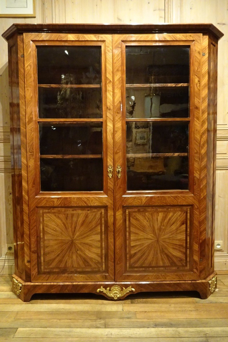 Bibliothèque en bois de violette d'époque Régence  ( Strasbourg )