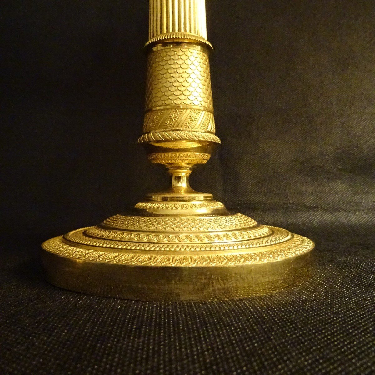 Paire de bougeoirs en bronze doré d'époque Empire-photo-4