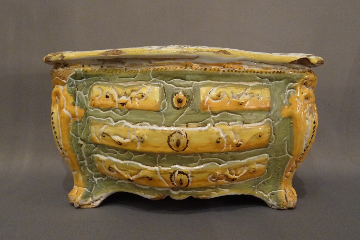 Commode bouquetière galbée en faïence XVIII ème