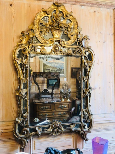 Miroir provençal en bois doré d'époque Louis XV dit de Beaucaire
