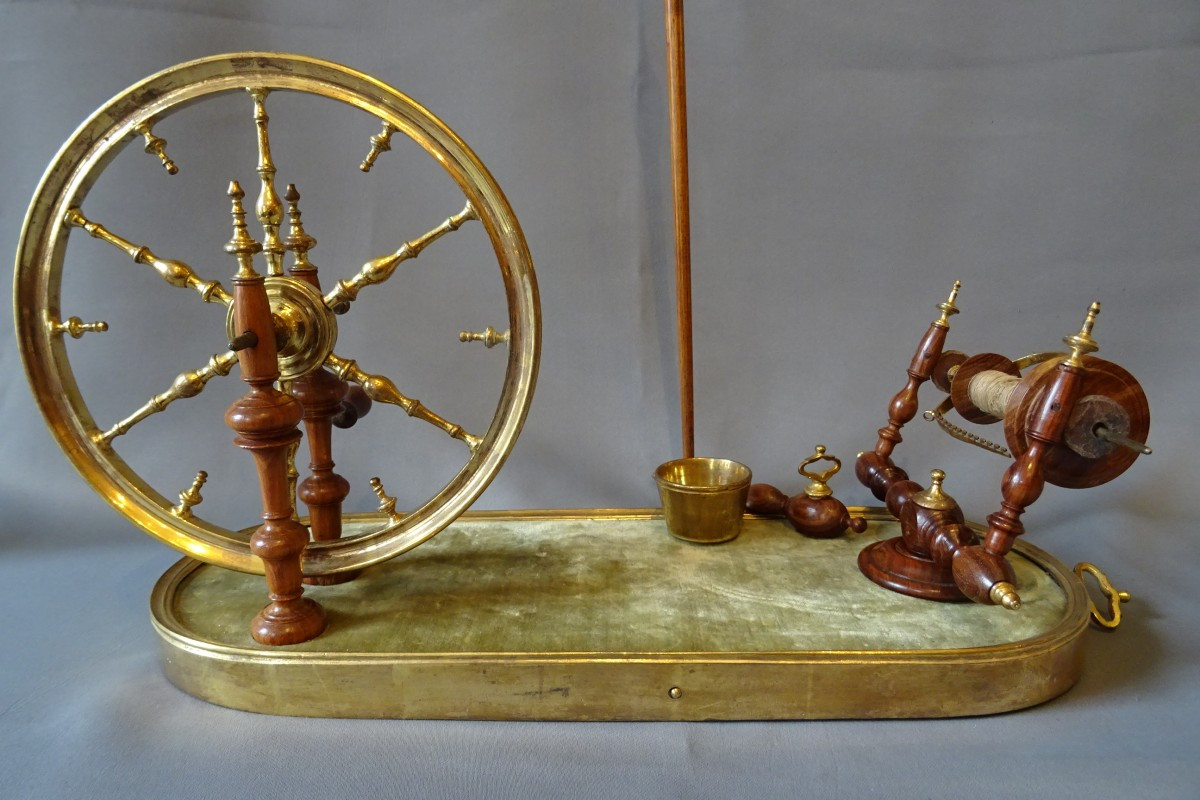 18th Century Table Spinning Wheel-photo-4