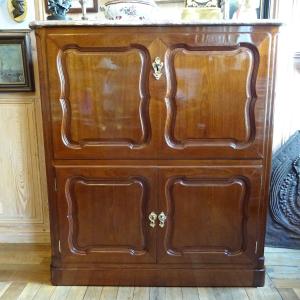 Secrétaire à hauteur d'appui en acajou massif d'époque L XV estampillé D. Genty