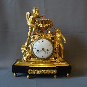 Pendule d'époque Louis XVI aux enfants vendangeurs ( Bordelais ou Bourguignons )