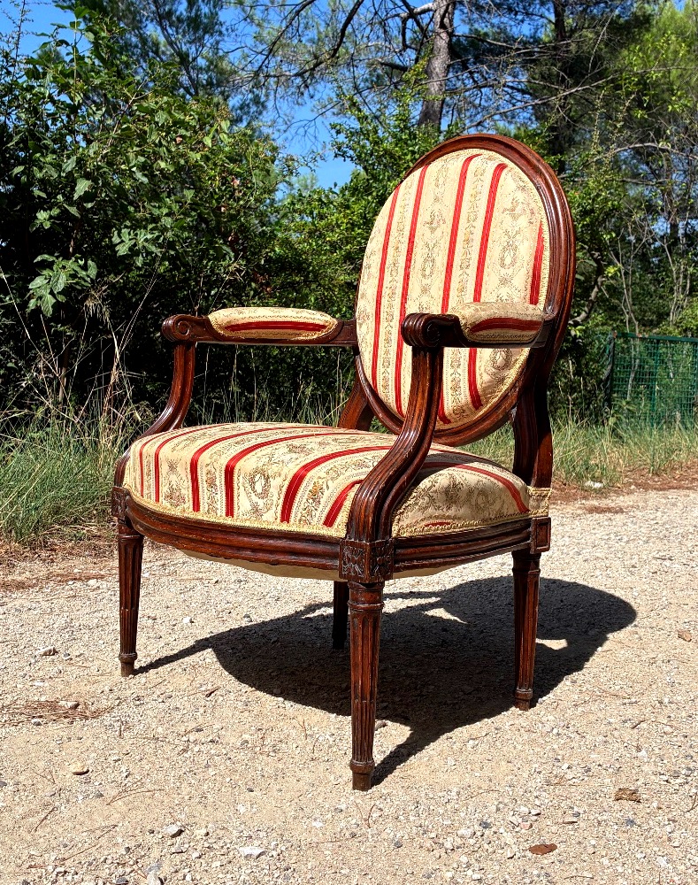 Fauteuil d’époque Louis XVi à dossier plat , estampillé -photo-1