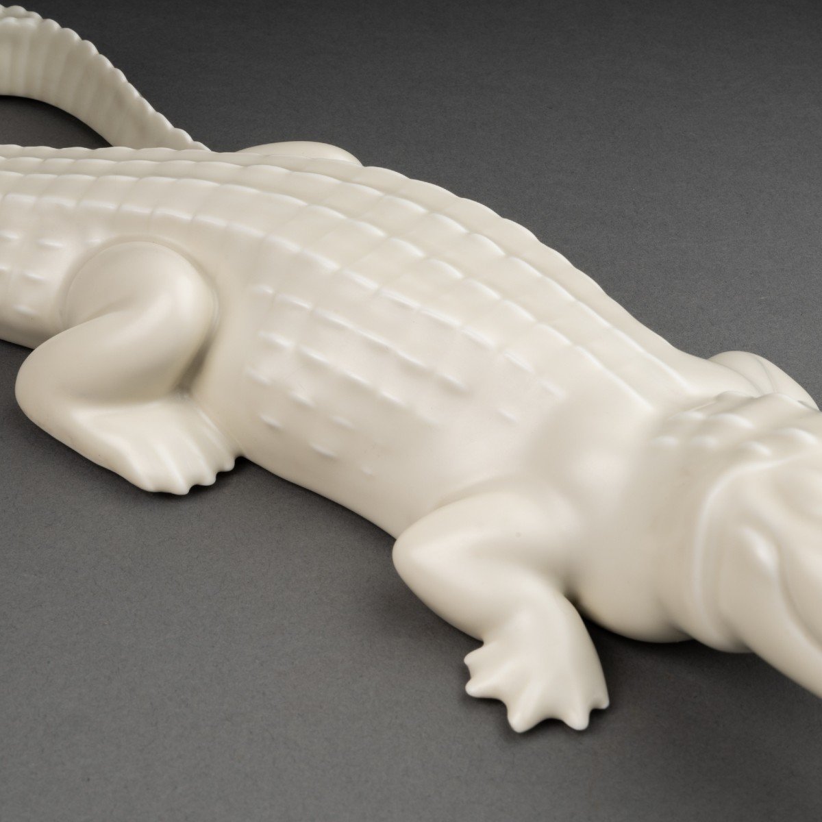 Armand Petersen: "caiman", Rare B&g Mat White Porcelain, Art Deco Period-photo-2