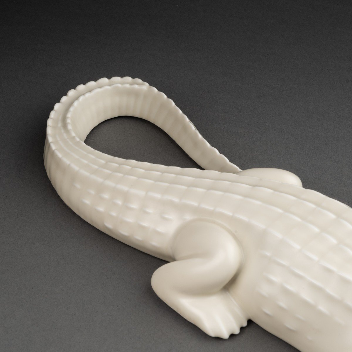 Armand Petersen: "caiman", Rare B&g Mat White Porcelain, Art Deco Period-photo-3