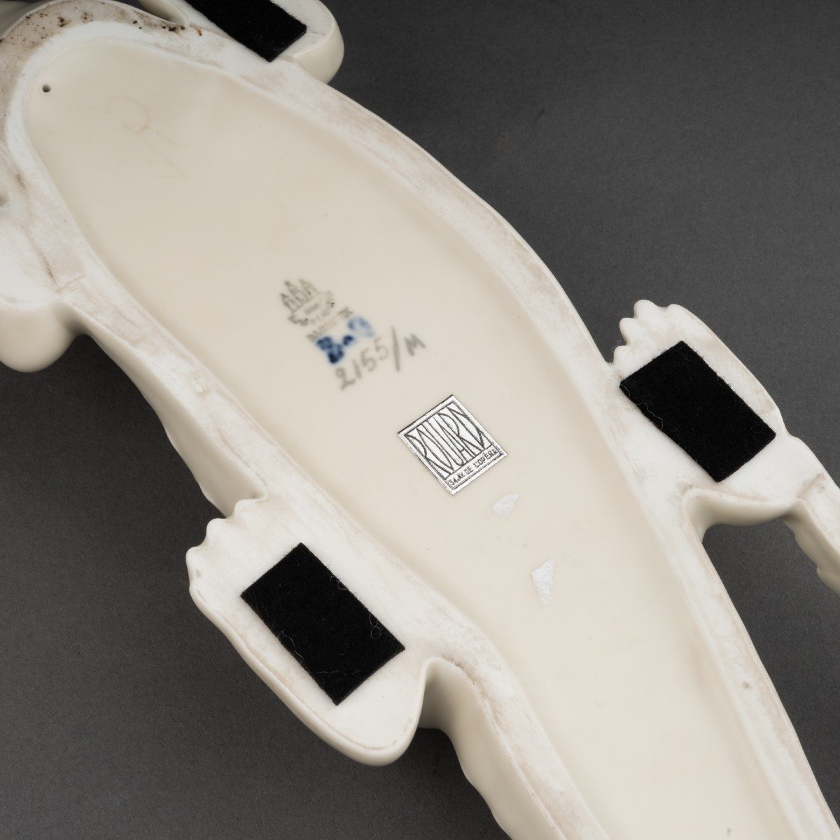 Armand Petersen: "caiman", Rare B&g Mat White Porcelain, Art Deco Period-photo-4