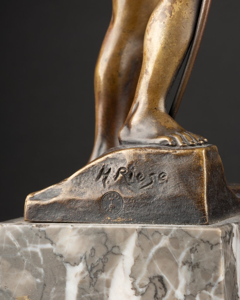 Otto H. Riese: Nude Athlete Drawing His Bow - Patinated Bronze Sculpture, Circa 1930-photo-3