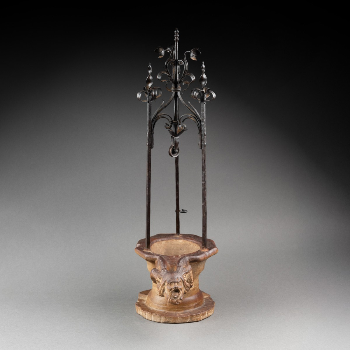 Puits de l'Hotel de Cluny - Réduction en plâtre atiné et fer forgé, fin XIXème