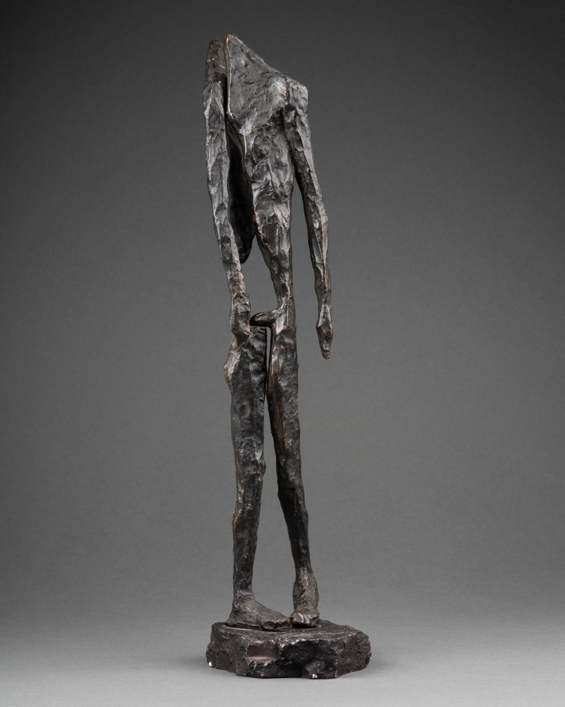 Figure abstraite : Sculpture en bronze à patine brun-noir anthracite, composée de deux parties -photo-3