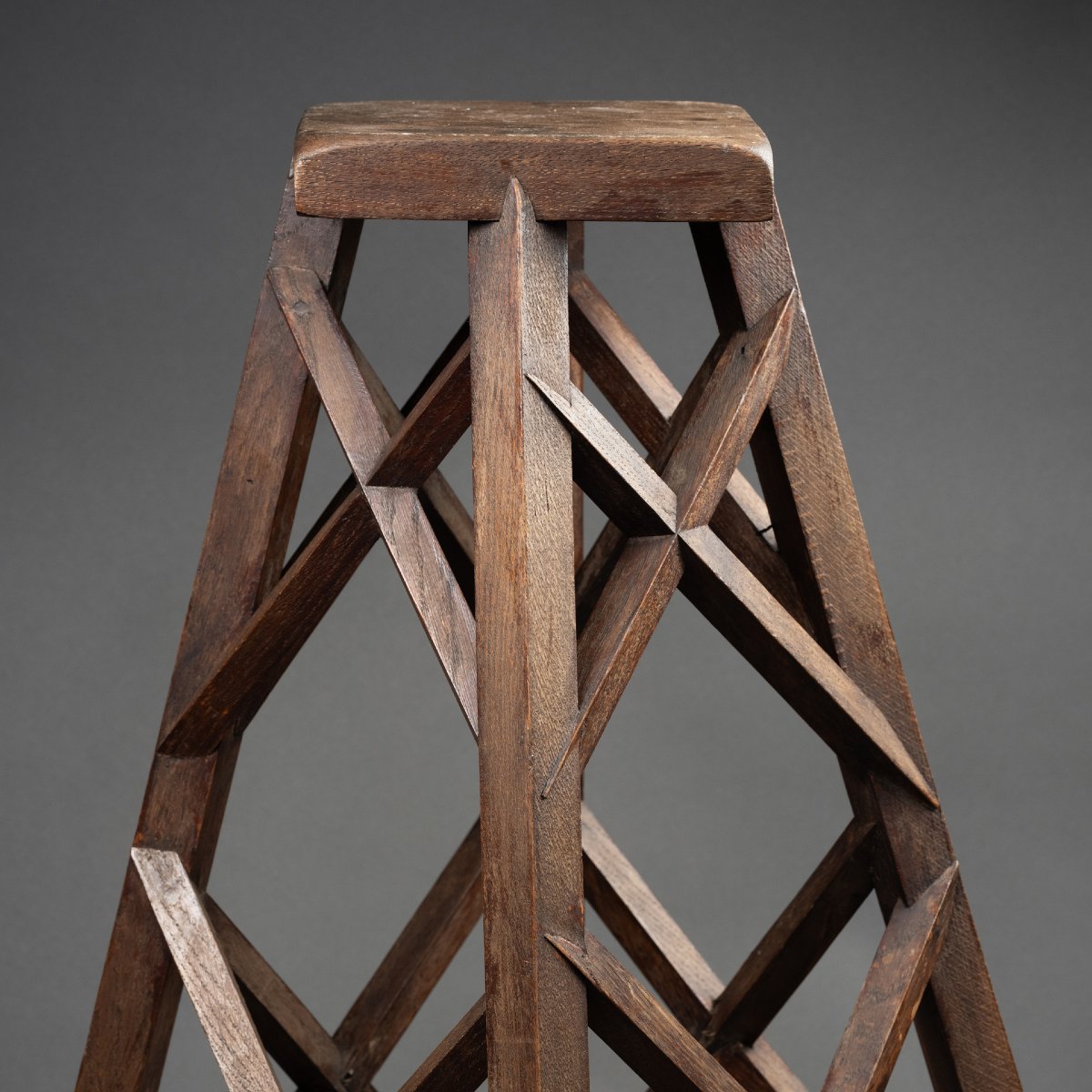 4-foot Wooden Sculpture Stand-photo-2