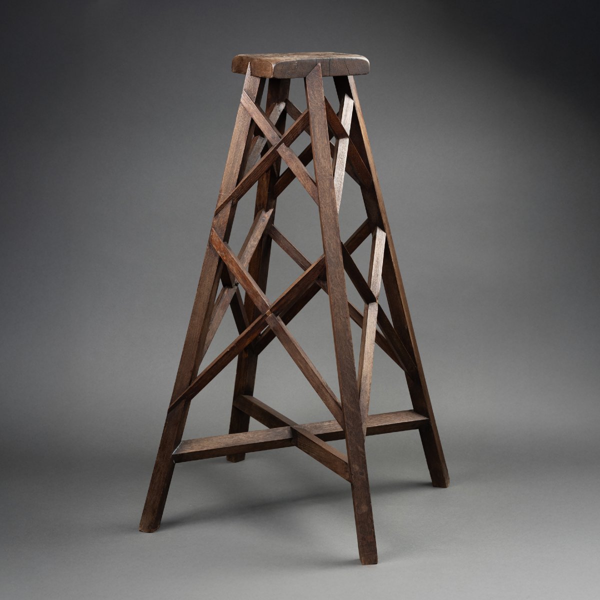 4-foot Wooden Sculpture Stand-photo-4