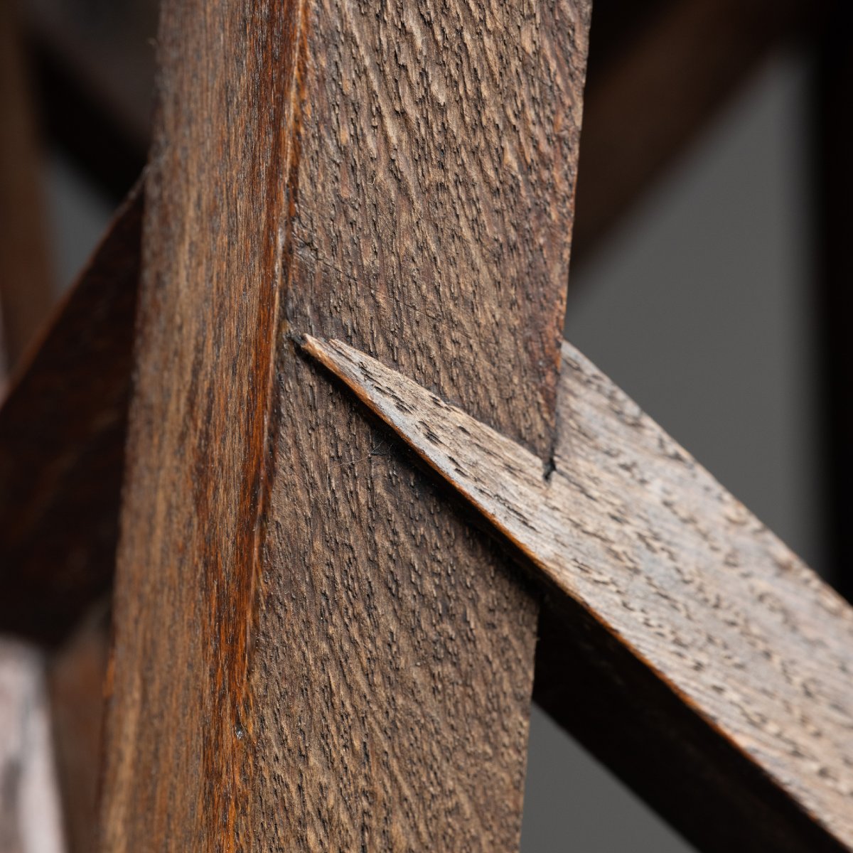 4-foot Wooden Sculpture Stand-photo-2