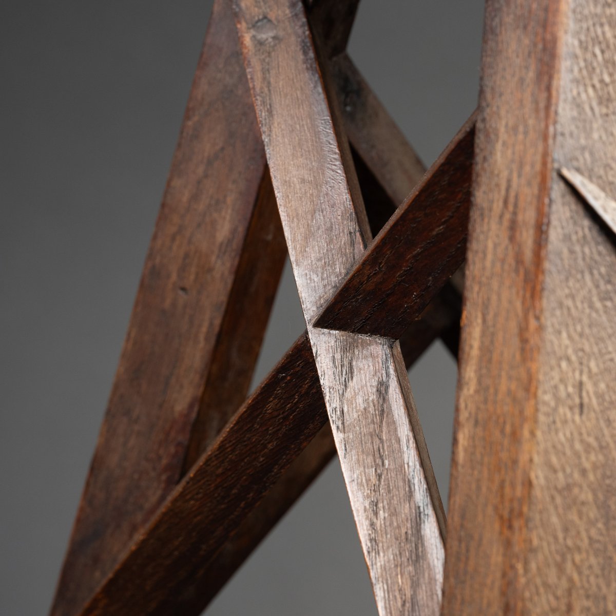 4-foot Wooden Sculpture Stand-photo-3